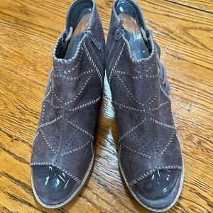 Not Rated Buckle brand open toe chunky heel. Lace up detail, zip side, Size 8.5.